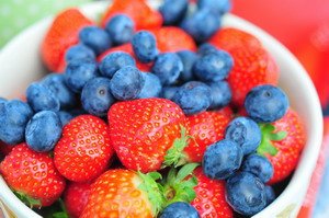 אכילת תותים ואוכמניות – סיכון מופחת להתקפי לב בנשים