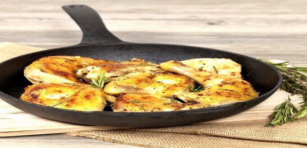 מזון בחום גבוה עלול לכלול כימיקלים רעילים המגבירים את הסיכון למחלות לב frying-food